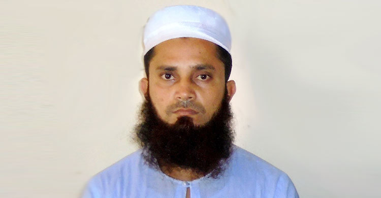 এ কেমন ইমাম!