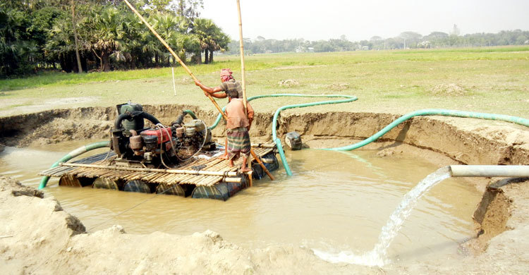 হুমকির মুখে শত শত একর ফসলি জমি