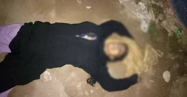 ফেনীতে ভবনের সামনে নারীর মরদেহ