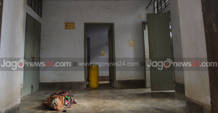 আধুনিক হাসপাতালে নেই আধুনিক যন্ত্রপাতি