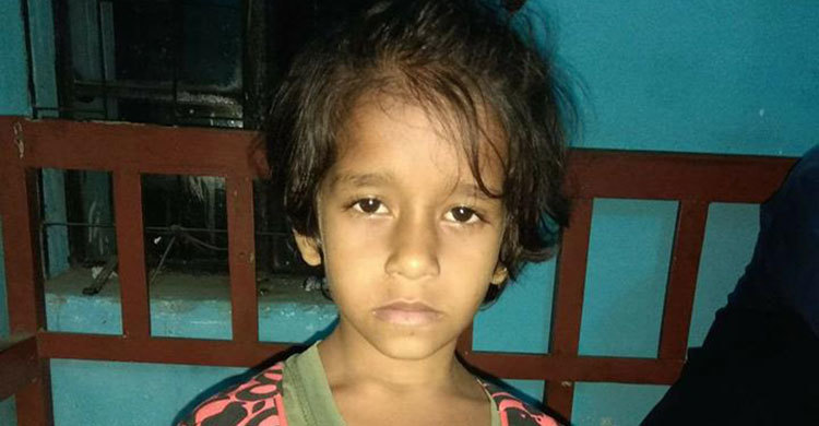 অঝোরে কাঁদছে মুক্তা