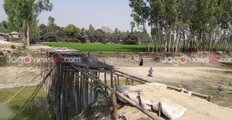 সেতুর অভাবে এক যুগ ধরে ১০ হাজার মানুষের কষ্ট