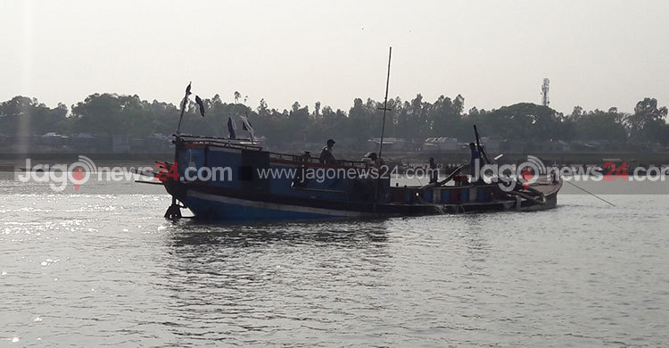 নদী থেকে বালু উত্তোলন, বাজার ভাঙনের আশঙ্কা