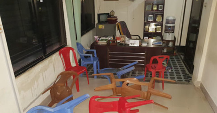 গাজীপুরে কাউন্সিলর কার্যালয়ে সন্ত্রাসী হামলা ভাঙচুর