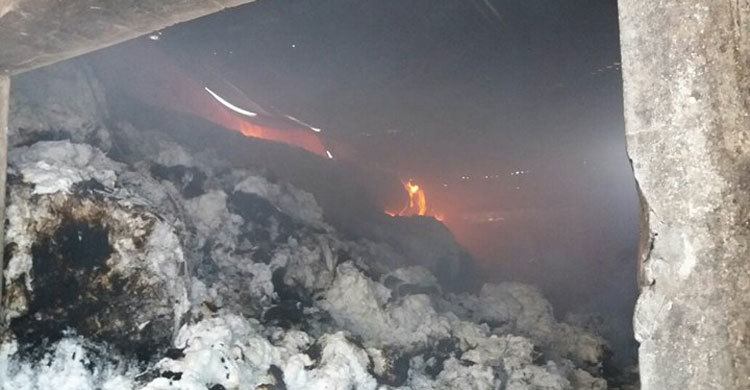 টঙ্গীতে আগুনে পুড়েছে তুলার ৬ গুদাম