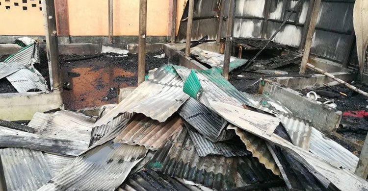 শ্রীপুরে গ্যাস সিলিন্ডার বিস্ফোরণে পুড়লো বসতবাড়ি