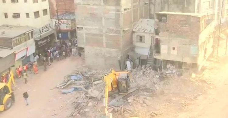 India building collapse leaves 10 dead