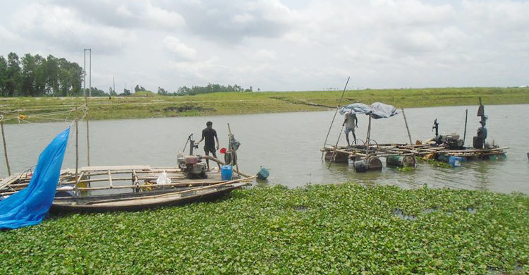 যমুনায় অবৈধভাবে বালু উত্তোলনের দায়ে দুইজনের জরিমানা
