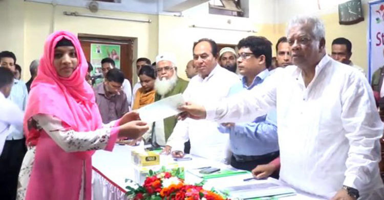 ‘শিক্ষা-খেলাধুলার প্রতি শিক্ষার্থীদের মনোনিবেশ করতে হবে’