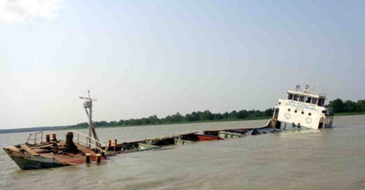 হাতিয়ার ঠেঙ্গারচরে মালবাহী কার্গো ডুবি