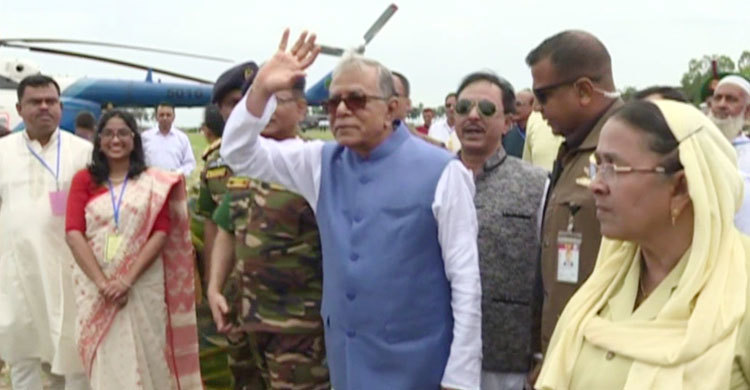 বাবা-মায়ের জন্য দোয়া চাইলেন রাষ্ট্রপতি