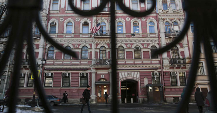 Russia orders out 60 US diplomats over spy poisoning affair