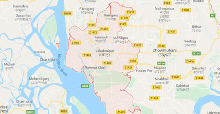 চাঁদার দাবিতে বাড়ির রাস্তায় বাঁশের বেড়া