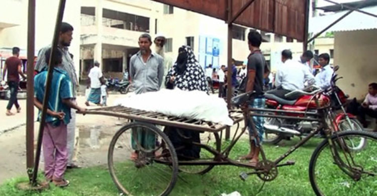 বেড়াতে এসে ট্রাকচাপায় স্বামী নিহত, স্ত্রী আহত