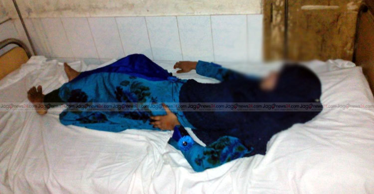 বিয়েতে রাজি না হওয়ায় স্কুলছাত্রীকে পিটিয়ে হাসপাতালে ভর্তি