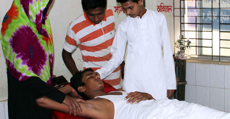 উত্ত্যক্তের প্রতিবাদ করায় ছাত্রকে মারধর