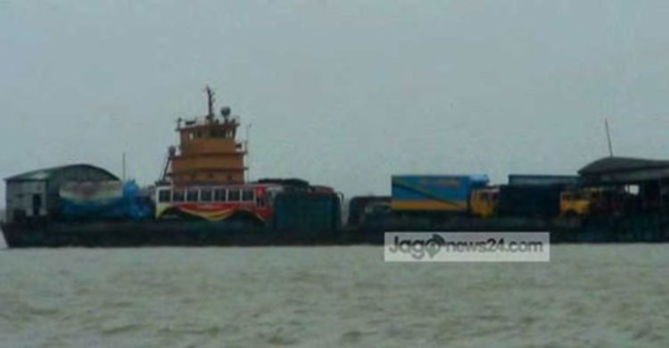 ঝড়ো হাওয়ায় দুই রুটে ফেরি চলাচল বন্ধ