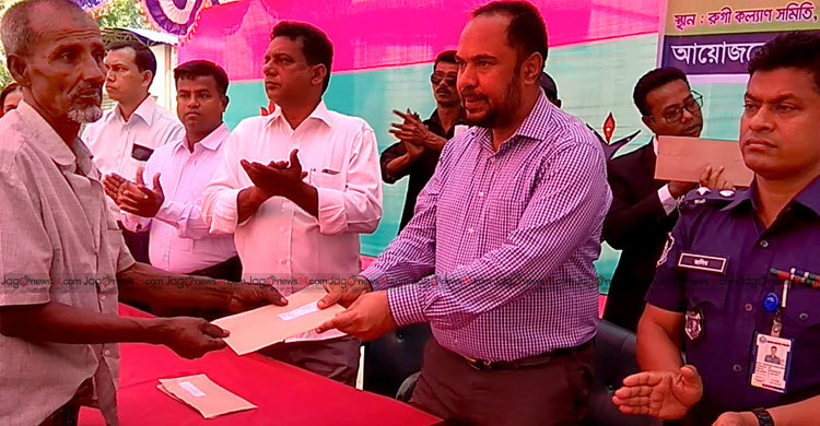 দুস্থদের ৫ লাখ টাকা দিলো মাশরাফির ফাউন্ডেশন