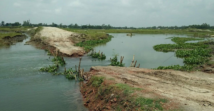 নদের মধ্যে আড়াআড়ি বাঁধ