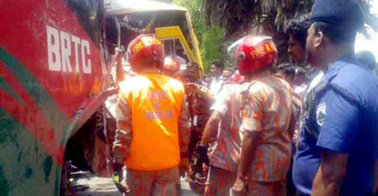 নওগাঁয় দুই বাসের সংঘর্ষে আহত অর্ধশতাধিক