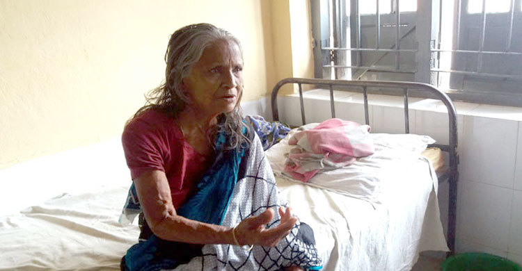 ছেলের গোয়ালঘরে বেঁধে রাখা সেই মাকে হাসপাতালে ভর্তি