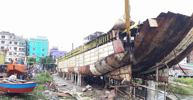 নারায়ণগঞ্জে শীতলক্ষ্যা তীরের অবৈধ স্থাপনা উচ্ছেদ