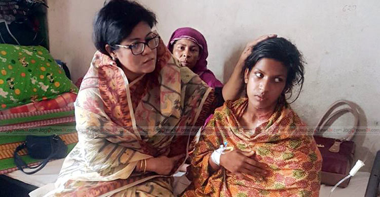 স্বামীর আগুনে দগ্ধ মুন্নীর পাশে নূরজাহান মুক্তা এমপি