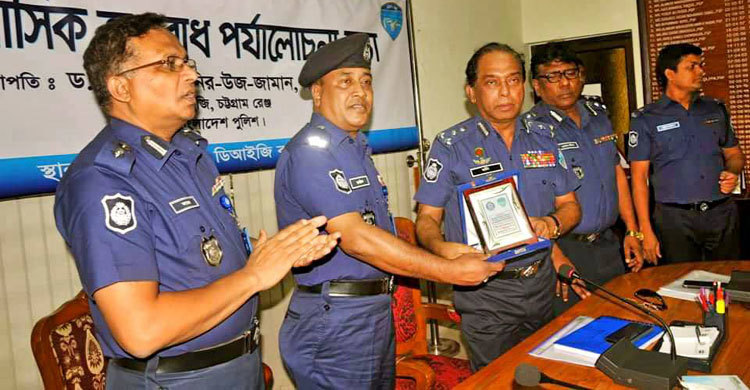 চট্টগ্রাম রেঞ্জের সেরা ওসির পুরস্কার পেলেন রনজিত বড়ুয়া
