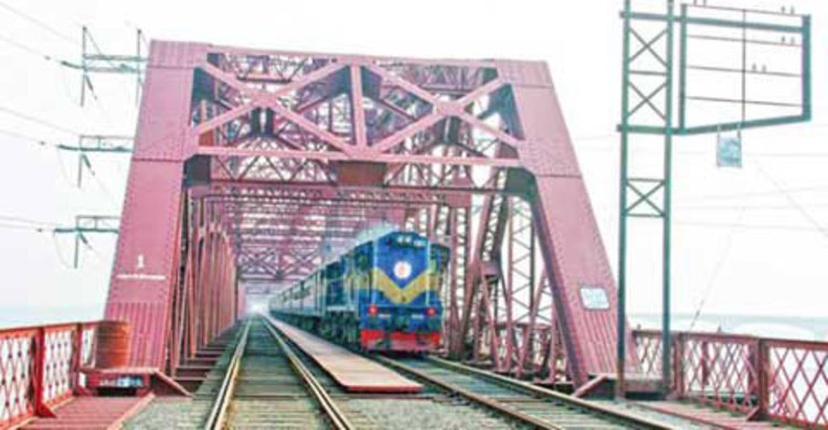 বিনা টিকিটে ভ্রমণ : জরিমানা গুনলেন ৫৭০ যাত্রী