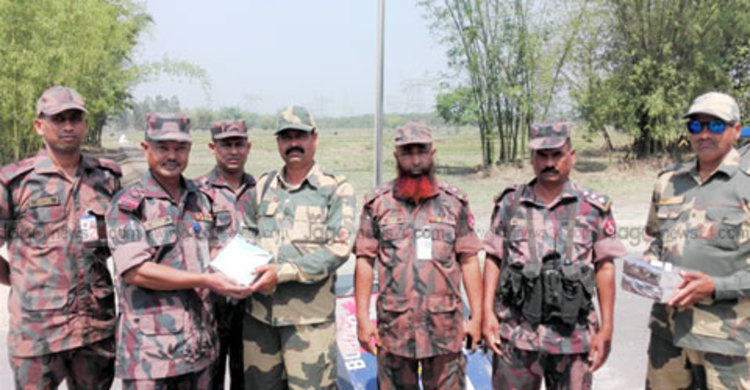 বাংলা নববর্ষ উপলক্ষে বিএসএফের মাঝে বিজিবির মিষ্টি বিতরণ