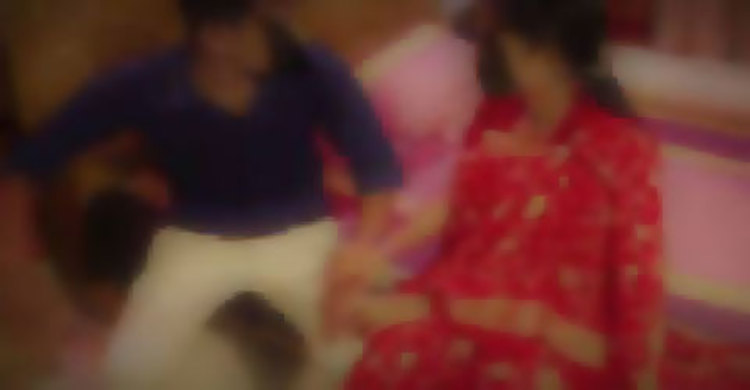 ছাত্রীর সঙ্গে শিক্ষকের আপত্তিকর ছবি ভাইরাল, তোলপাড়