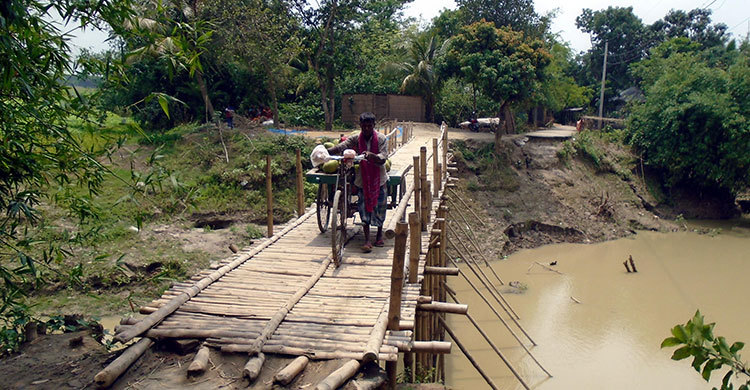 আশ্বাসেই দিন পার