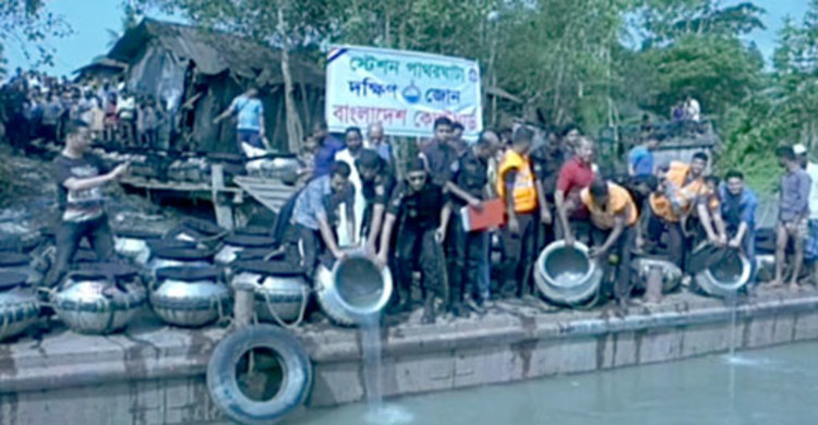 বরগুনার পৌনে ২ কোটি টাকার চিংড়ি রেণু জব্দ
