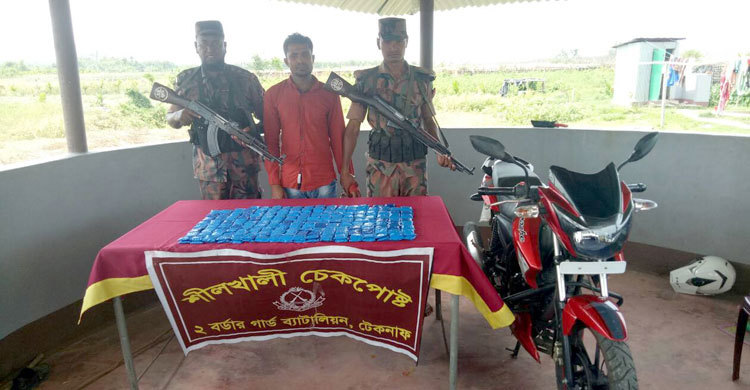 টেকনাফে ৬০ হাজার ইয়াবাসহ যুবক আটক