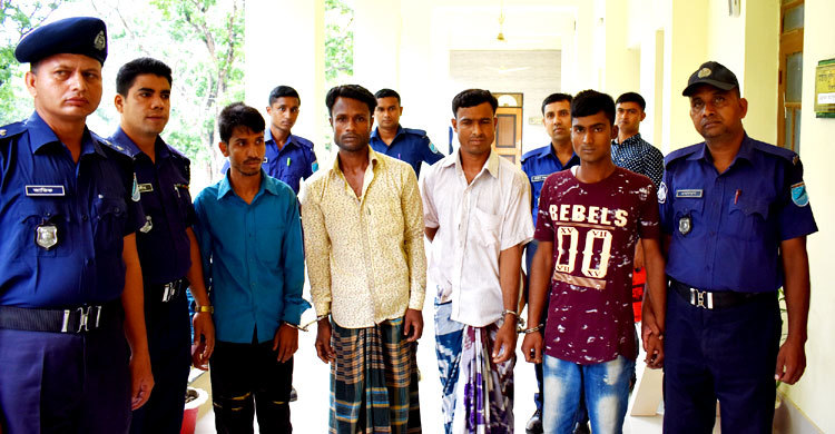 টাঙ্গাইলে ডলার প্রতারক চক্রের ৪ সদস্য গ্রেফতার