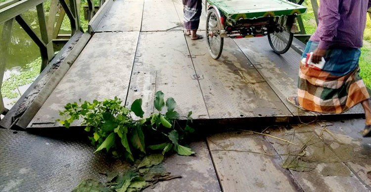 ভূঞাপুর সড়কে যান চলাচল বন্ধ