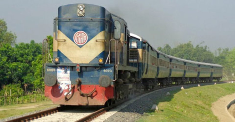 বিনা টিকিটে ট্রেন ভ্রমণ : ৪শ’ যাত্রীর কাছ থেকে দেড় লাখ টাকা আদায়