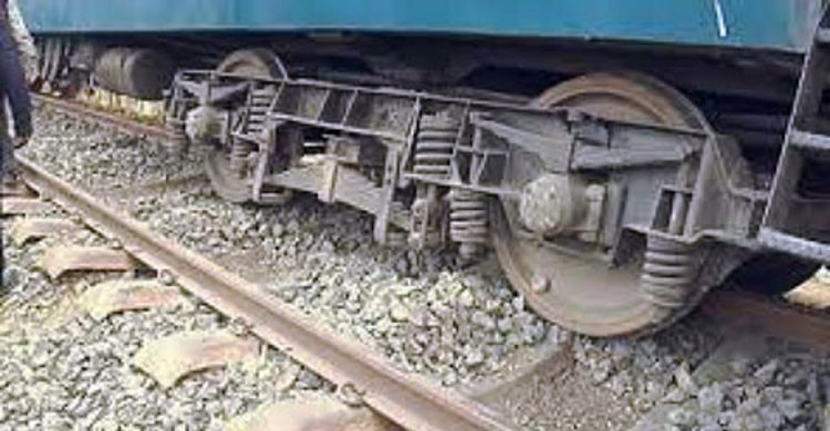 তেলবাহী ট্রেন লাইনচ্যুত, সিলেটের সঙ্গে যোগাযোগ বন্ধ