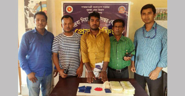 টেকনাফে ২০ হাজার ইয়াবাসহ যুবক গ্রেফতার