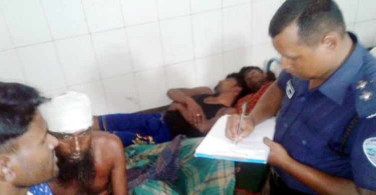 চাঁদপুরে মেঘনায় জেলে নৌকায় ডাকাতি, আহত ৯