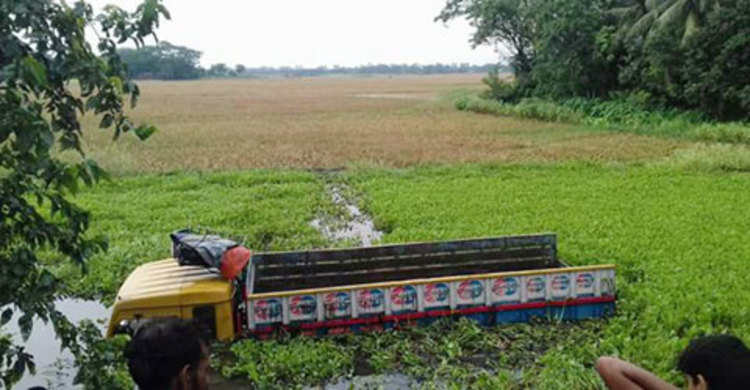 গোপালগঞ্জে ট্রাক উল্টে ৩ শ্রমিক নিহত