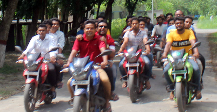 বহিরাগতদের নিয়ে ইবি ছাত্রলীগের মিছিল