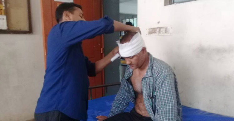 পত্রিকায় নাম না দেয়ায় সাংবাদিকের ওপর হামলা