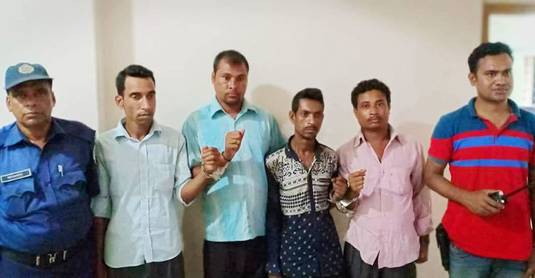 ফতুল্লায় চাঁদাবাজির সময় গ্রেফতার ৪