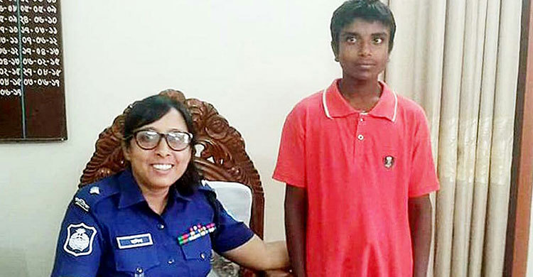 অাব্বা-মা ছাড়া কিছুই বলতে পারছে না সে