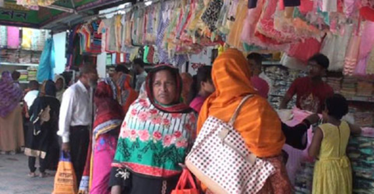 শেষ মুহূর্তে জমে উঠেছে সাতক্ষীরার ঈদ বাজার