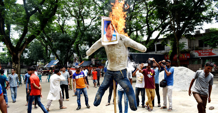 টাঙ্গাইলে যুবদল নেতা টুকুর কুশপুত্তলিকা দাহ
