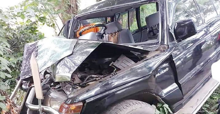 গাছের সঙ্গে জিপ গাড়ির ধাক্কা, চালক নিহত