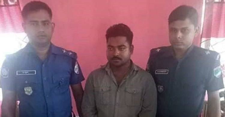 শার্শায় অস্ত্র-গুলিসহ যুবক আটক