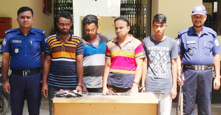 কিশোরগঞ্জে আন্তজেলা মোবাইল চোর চক্রের ৪ সদস্য গ্রেফতার